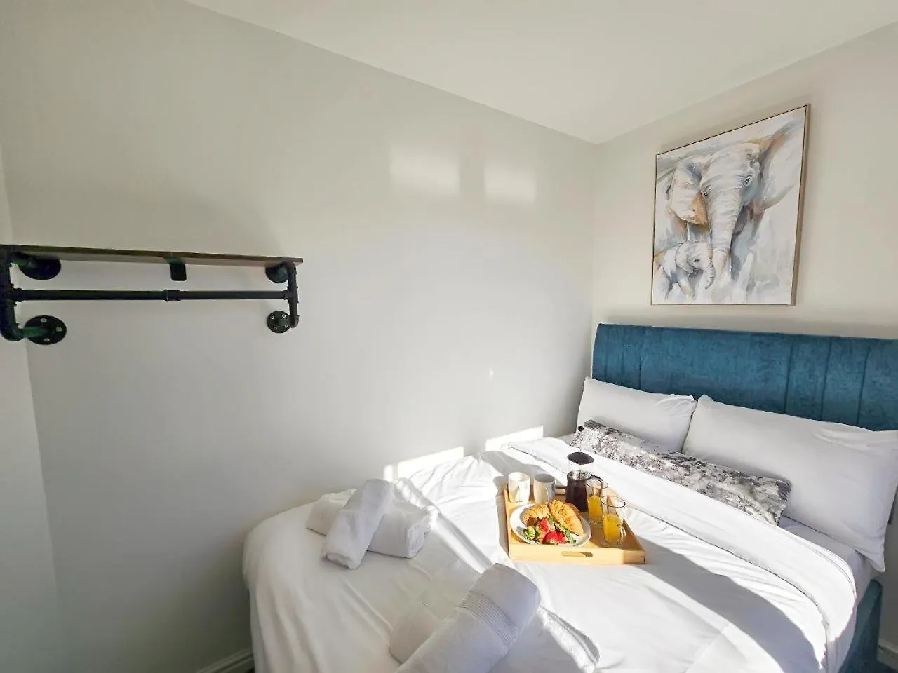Boughton 3 Bed Semi By Fortuna Property Gloucester Holiday home