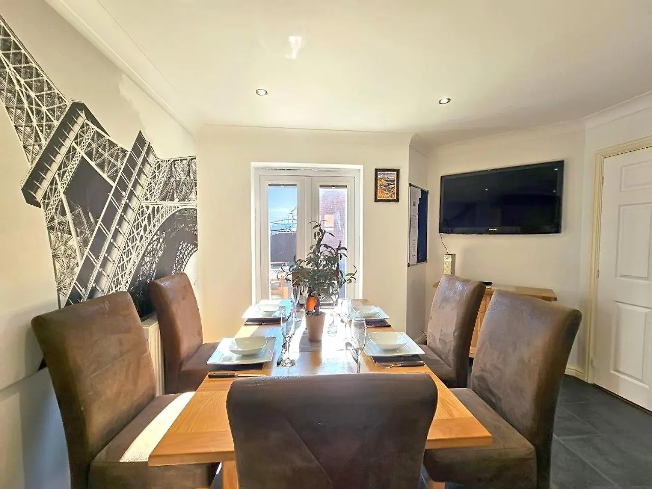 Holiday home Boughton 3 Bed Semi By Fortuna Property Gloucester