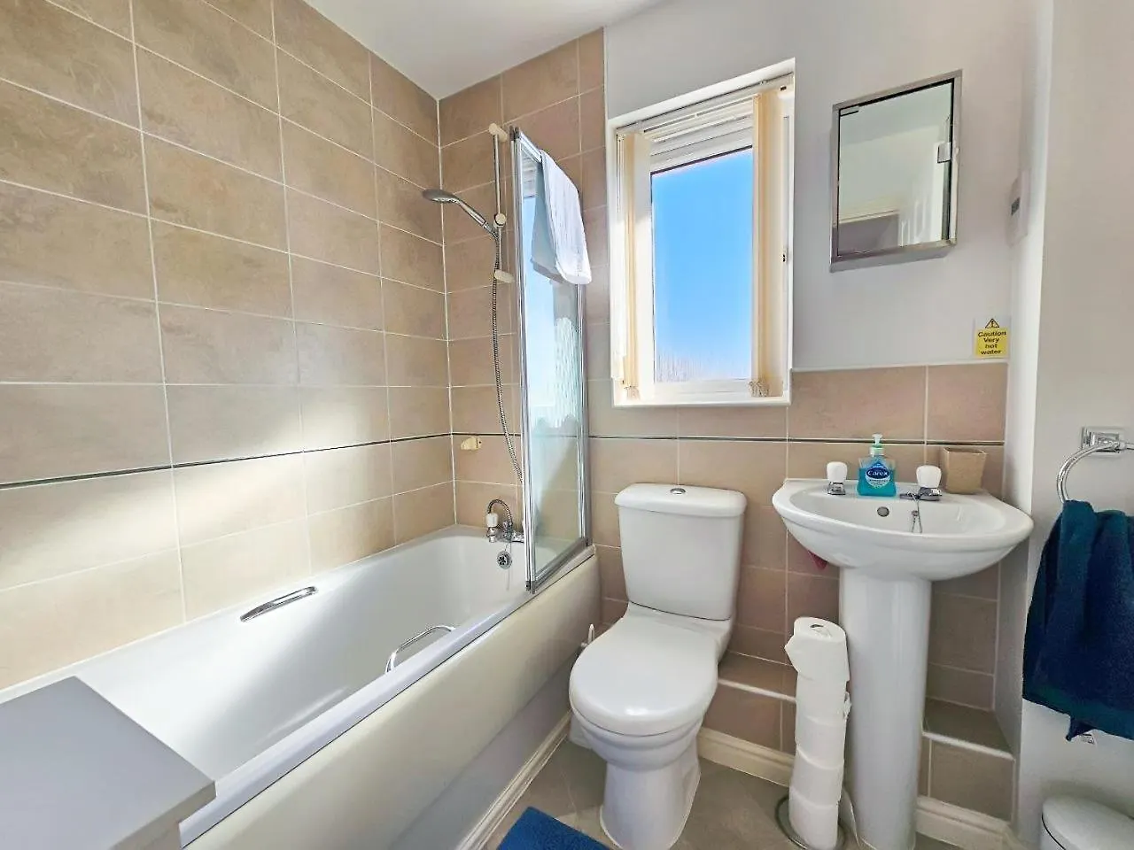 Holiday home Boughton 3 Bed Semi By Fortuna Property Gloucester